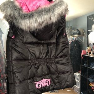 Puffer vest with fur good